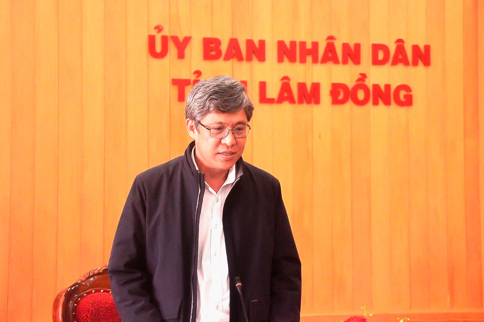 dong-chi-nguyen-minh-pho-chu-tich-ubnd-tinh-chu-tri-cuoc-hop (1)