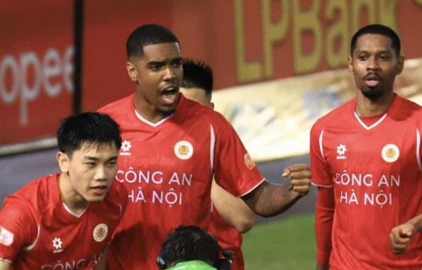 HLV Polking hài lòng về màn trình diễn của CAHN.