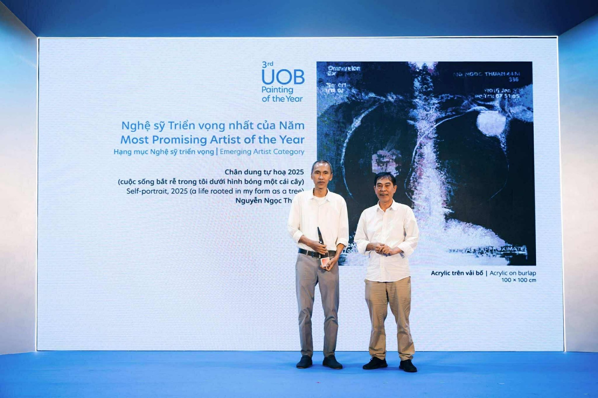 nguyen-ngoc-thuan-nhan-giai-uob.jpg