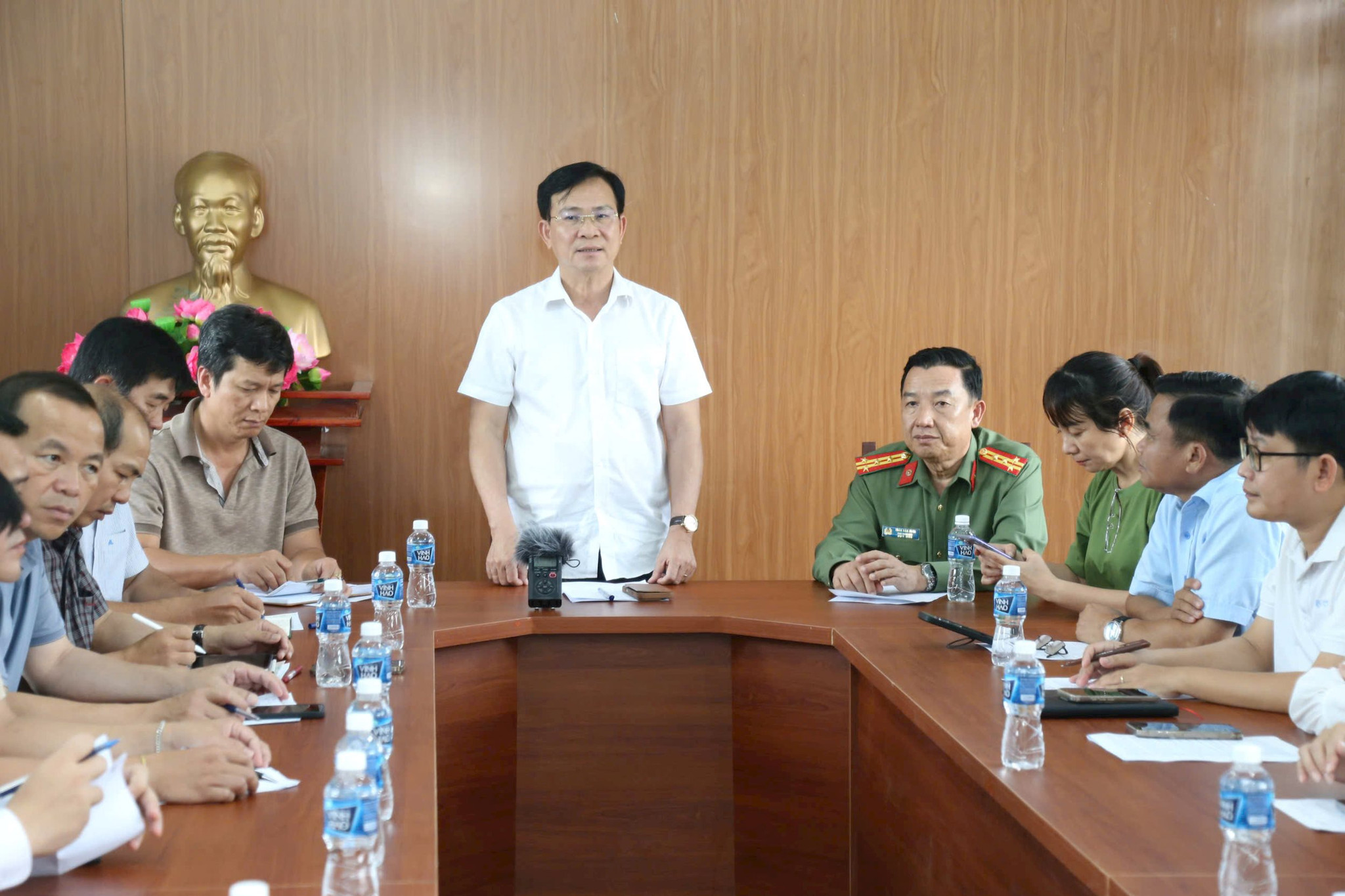 Chủ tịch UBND Hồ Văn Mười chỉ đạo tại buổi kiểm tra