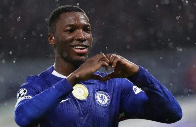 Caicedo tỏa sáng ở Chelsea.