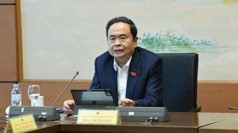 chu-tich-quoc-hoi-tran-thanh-man-phat-bieu3-8437.jpg