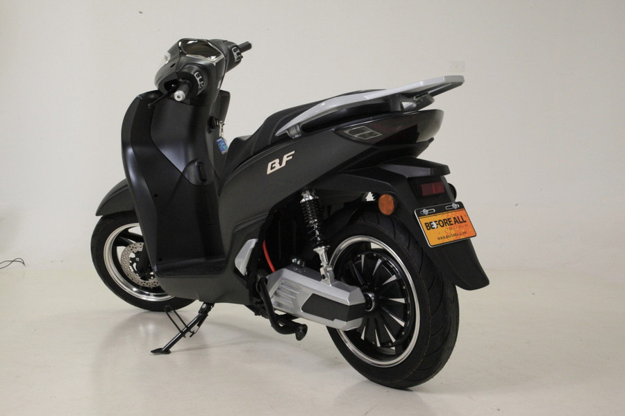 glo-xe-dien-moi-thiet-ke-nhu-honda-sh-4.jpg