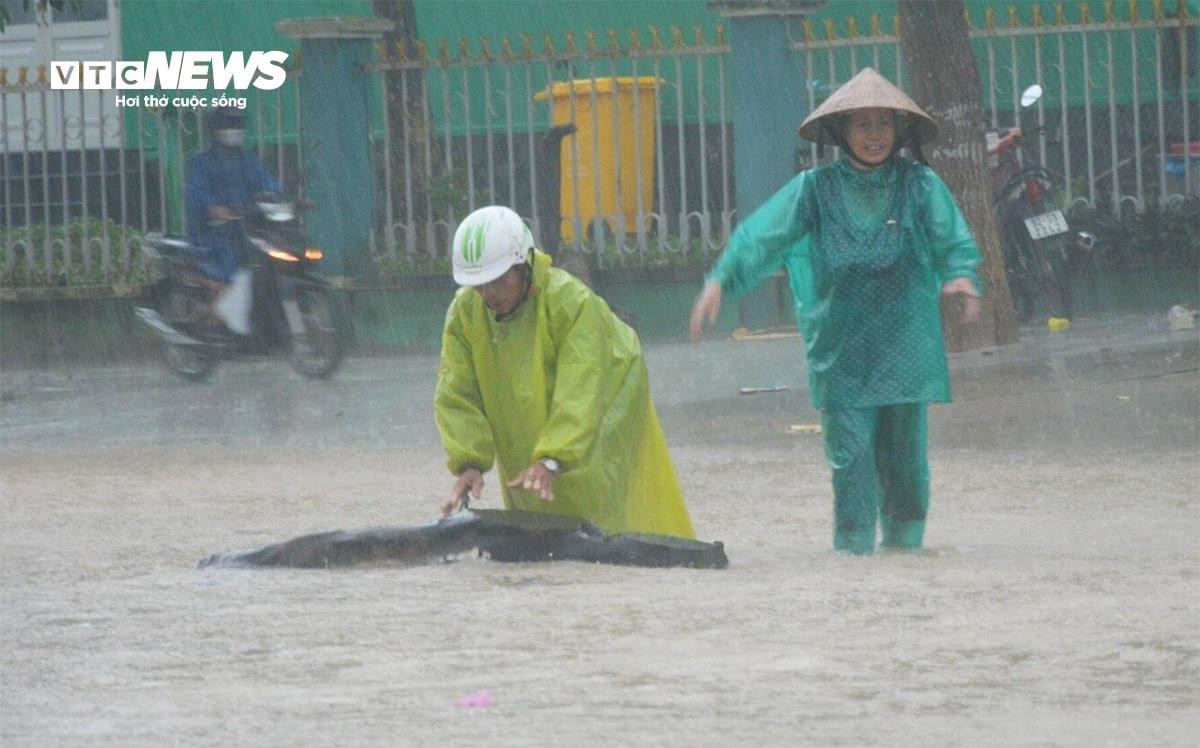 Bão số 13 có thể gây mưa lớn ở miền Trung, có nơi trên 600mm.