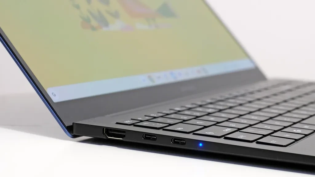 Samsung Galaxy Chromebook Plus 8