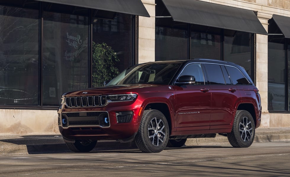 Mẫu xe Jeep Grand Cherokee 4xe Overland 4x4.