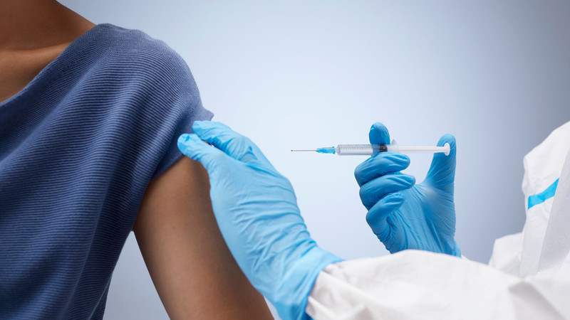 Tiêm vắc xin phòng HPV để bảo vệ cơ thể khỏi virus HPV