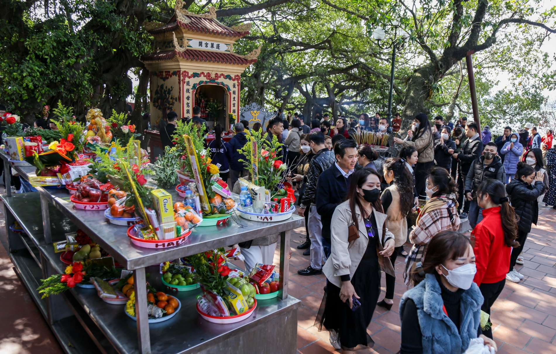 Phủ Tây Hồ thờ ai