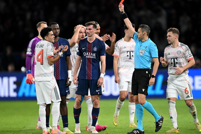 Diaz nhận thẻ đỏ sau khi lập cú đúp cho Bayern Munich. (Nguồn: Getty Images) luis-diaz-0511-2.jpg