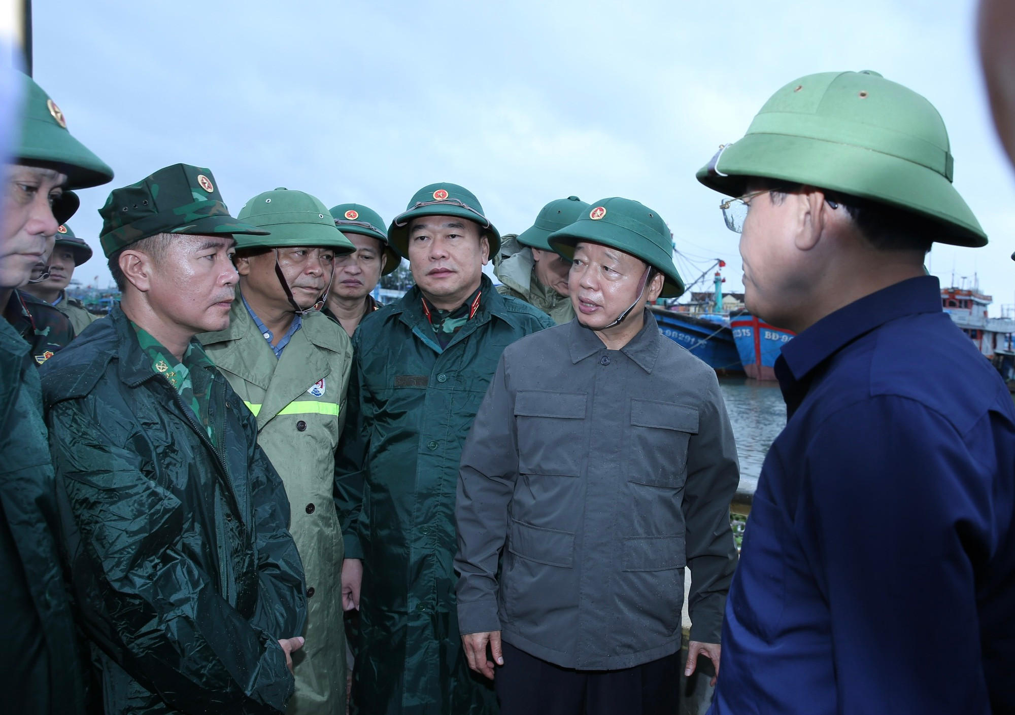 Ứng phó khẩn cấp với bão số 13: Mọi lực lượng phải trực chiến, mọi phương án phải sẵn sàng- Ảnh 3.