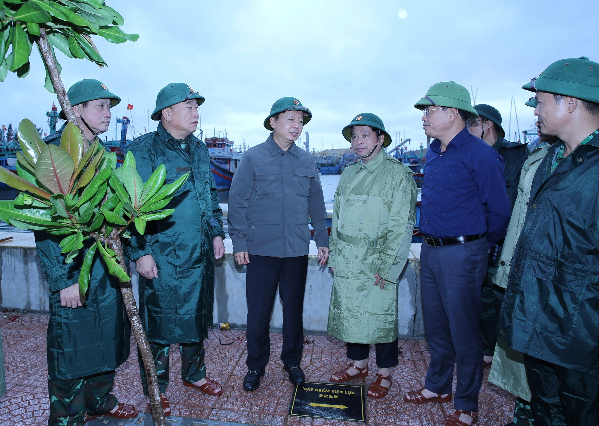 Ứng phó khẩn cấp với bão số 13: Mọi lực lượng phải trực chiến, mọi phương án phải sẵn sàng- Ảnh 2.