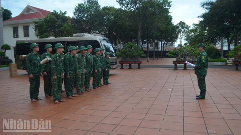 Các cán bộ, chiến sĩ khối cơ quan Ban Chỉ huy Bộ đội Biên phòng tỉnh Đắk Lắk tăng cường cho các đơn vị tuyến biển và địa bàn trọng điểm. ndo_bl_img-0616-8798.jpg