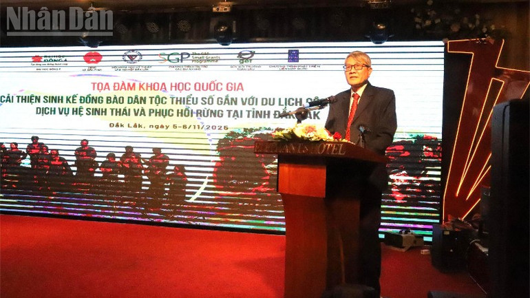 Tiến sĩ Trần Ngọc Thanh, Chủ tịch Hội Khoa học Kỹ thuật Lâm nghiệp Đắk Lắk phát biểu tại buổi tọa đàm. ndo_tl_img-7287-984.jpg