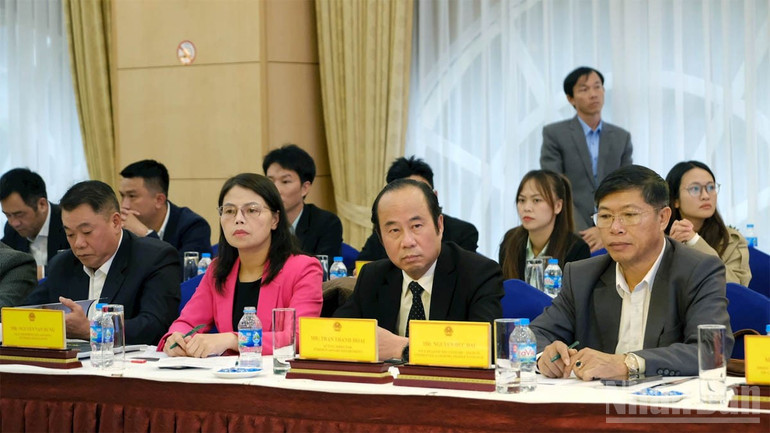 Đại diện lãnh đạo sở, ngành tỉnh Lâm Đồng tham dự chương trình. ndo_br_8.jpg