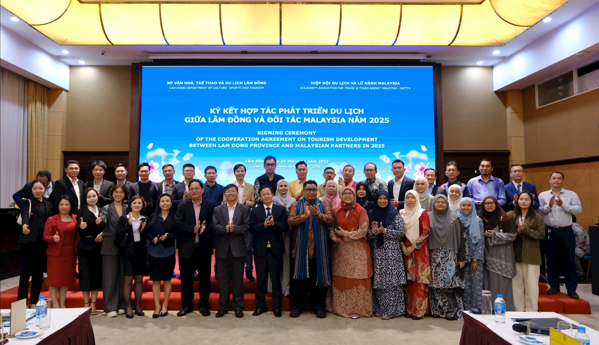 Delegados tiram fotos de lembrança