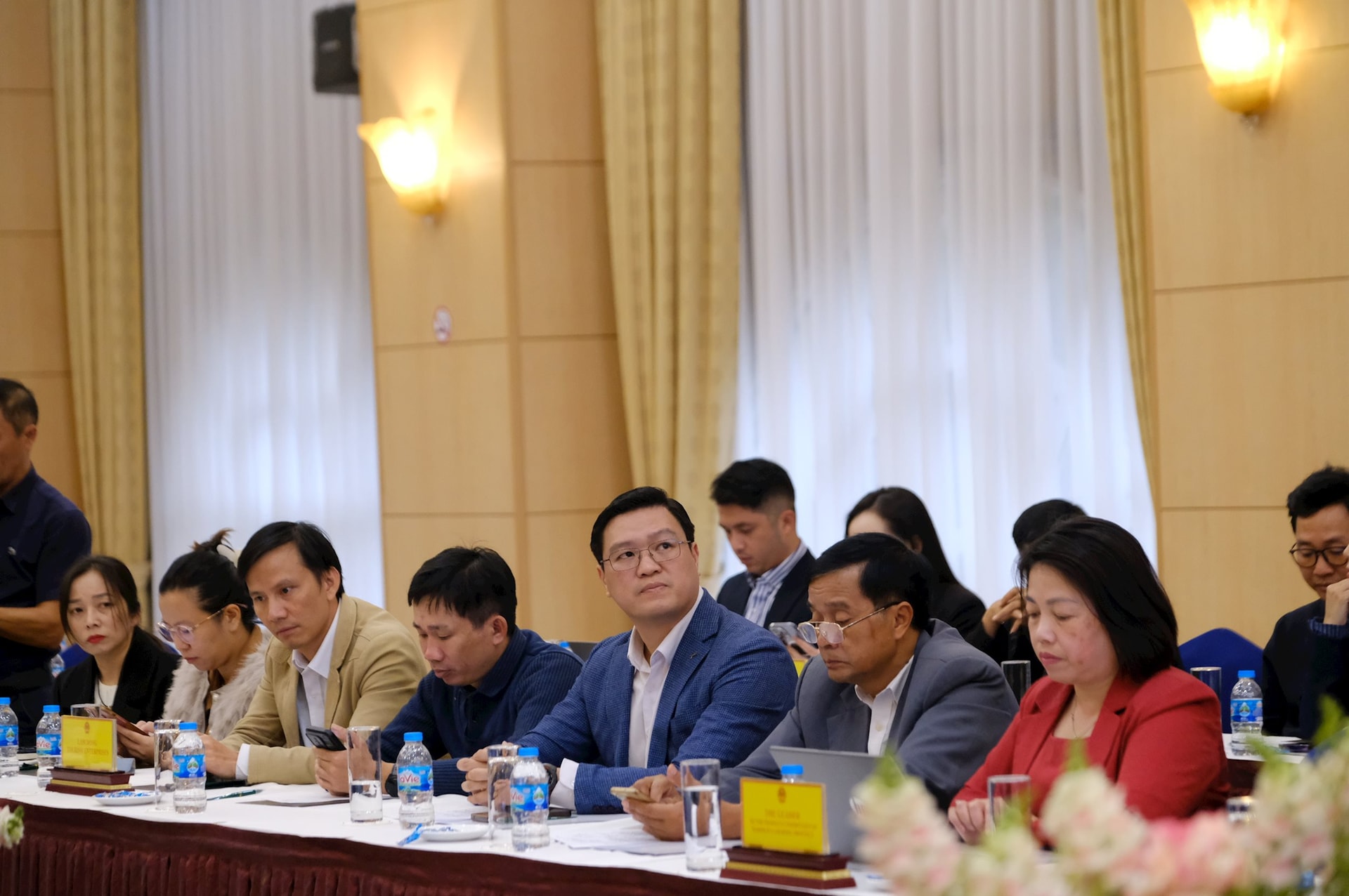 Representantes de empresas e localidades participaram do programa.