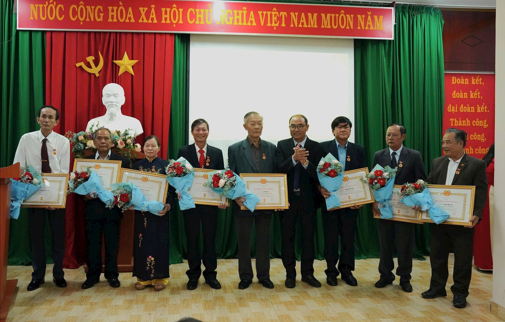 Kamrat Phan Hong Vinh