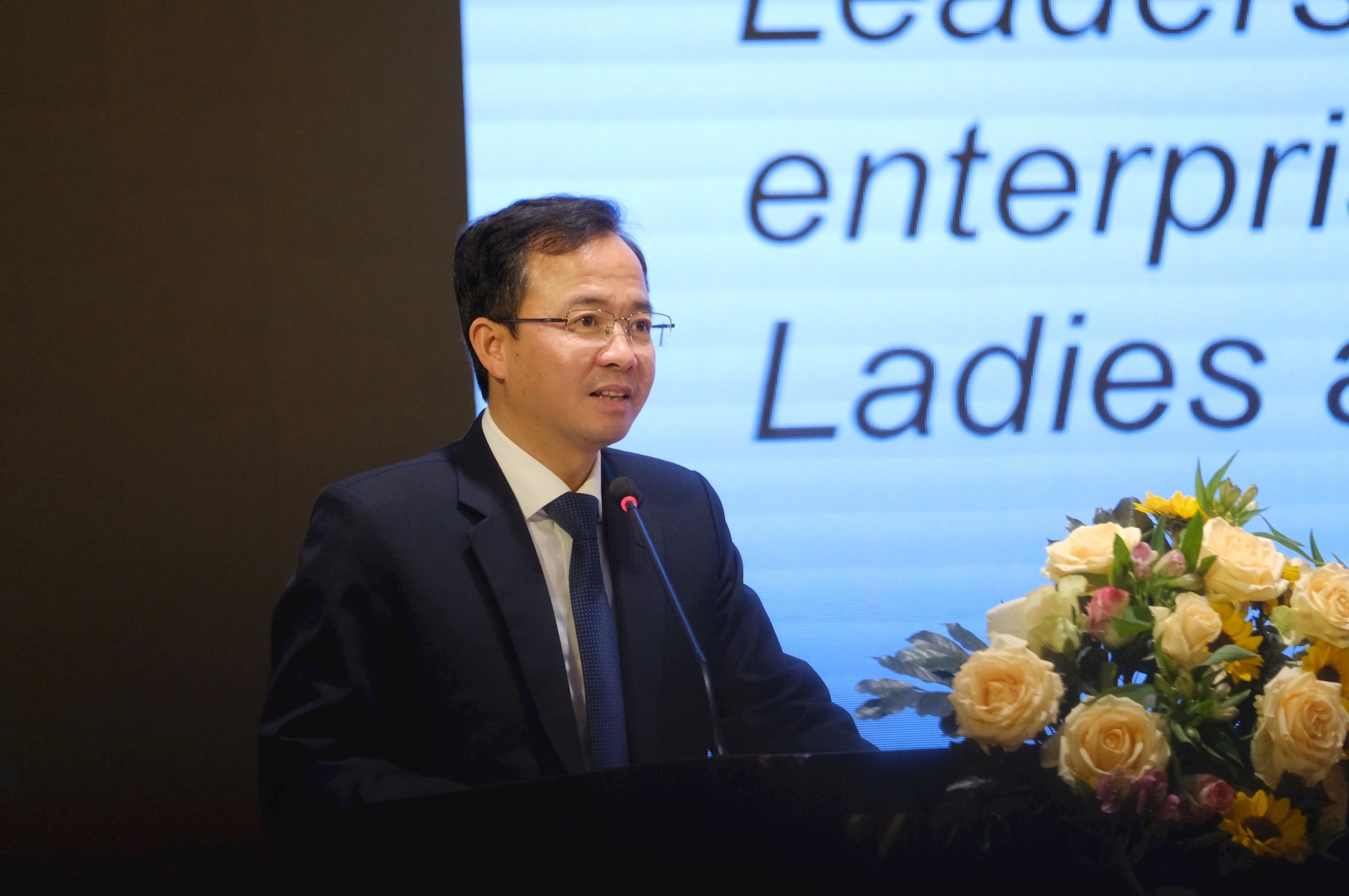 O Sr. Nguyen Van Loc, Diretor do Departamento de Cultura, Esportes e Turismo, discursou na conferência.