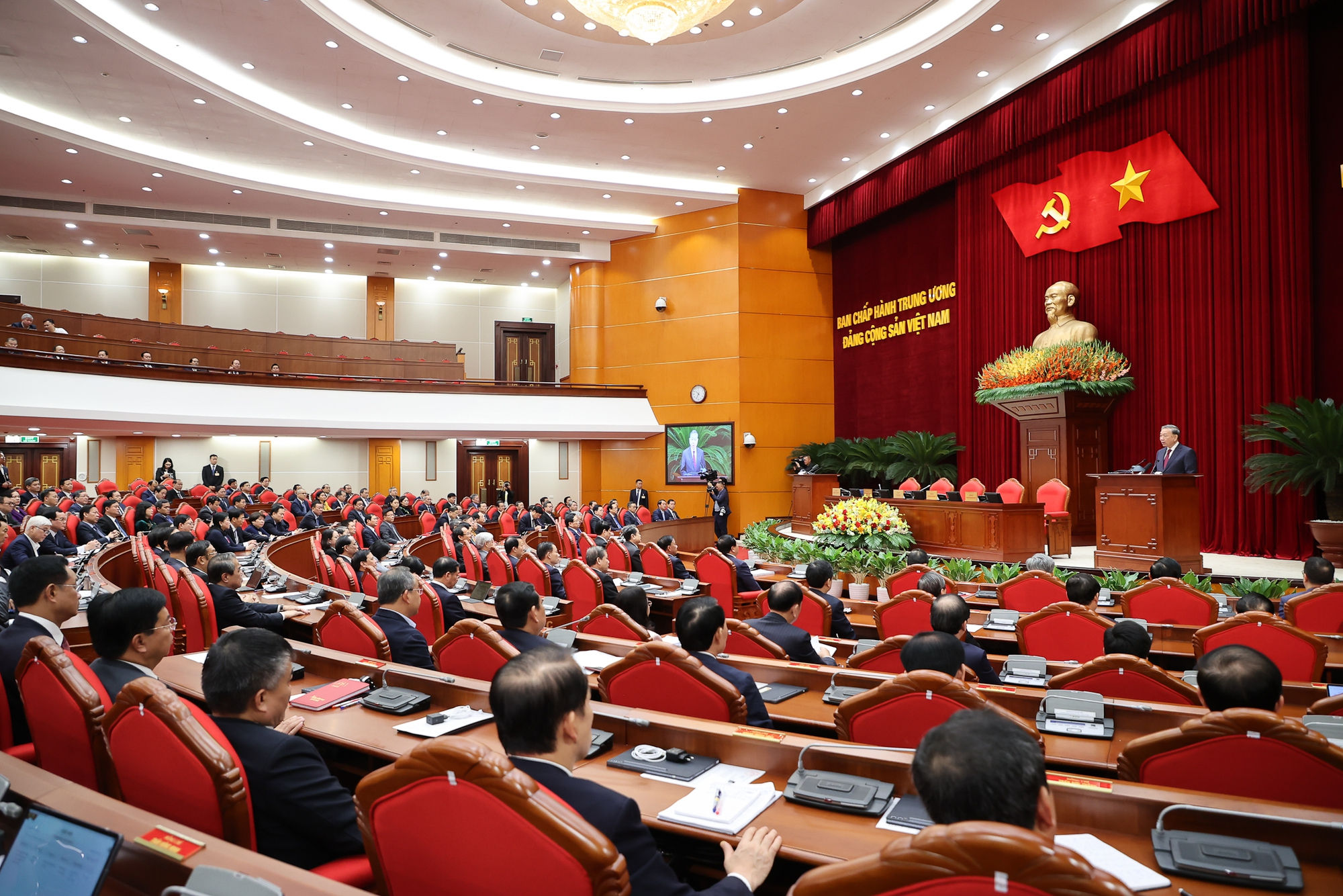 TRUNG ƯƠNG THỐNG NHẤT NHÂN SỰ GIỚI THIỆU THAM GIA BỘ CHÍNH TRỊ, BAN BÍ THƯ KHÓA XIV- Ảnh 2.