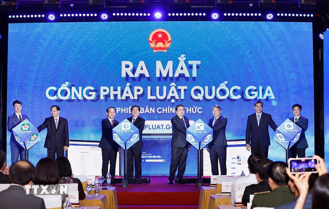 ttxvn-chu-tich-quoc-hoi-du-le-huong-ung-ngay-phap-luat-viet-nam-nam-6.jpg