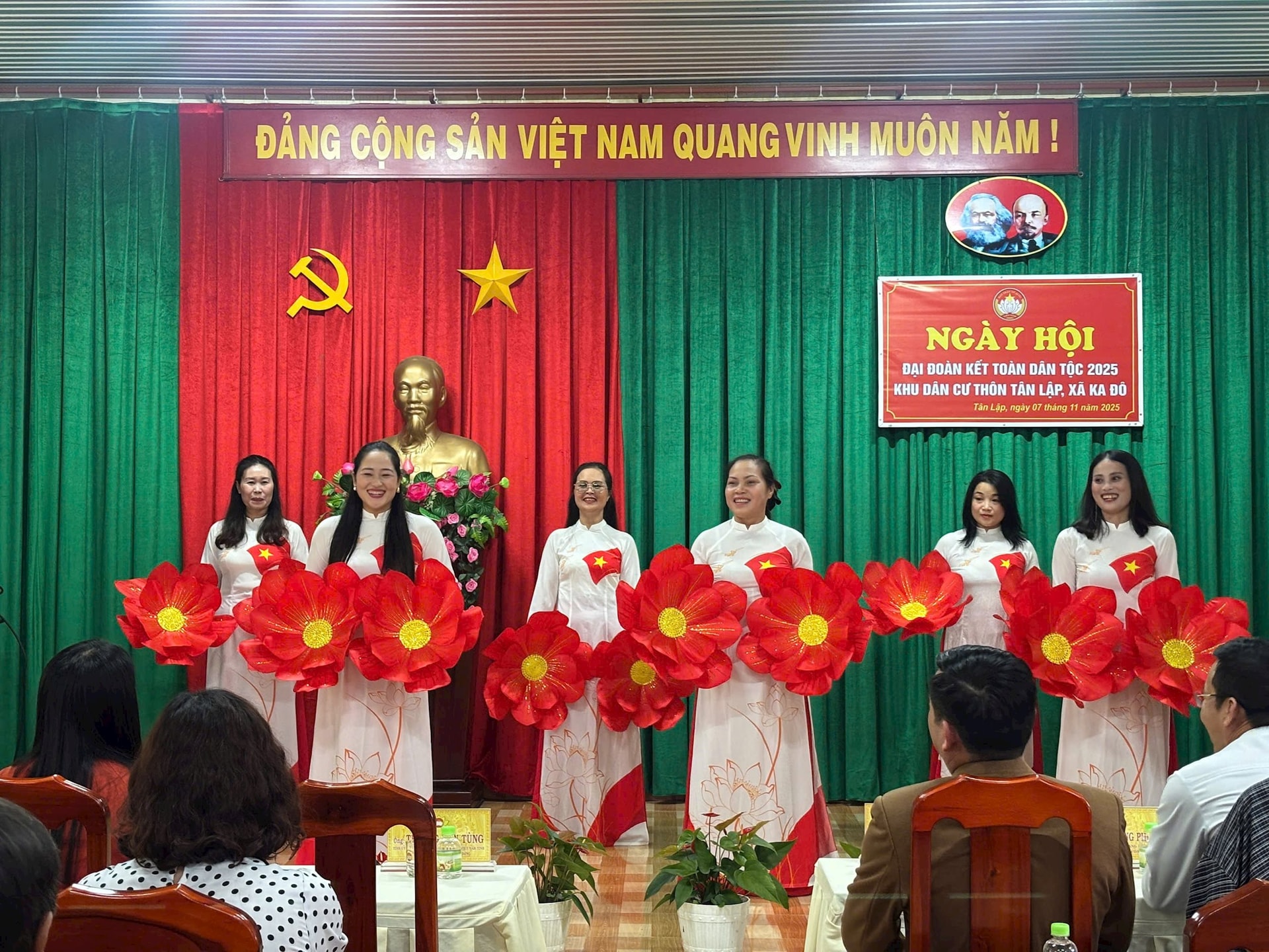 ការសម្តែងសិល្បៈដើម្បីអបអរសាទរទិវា