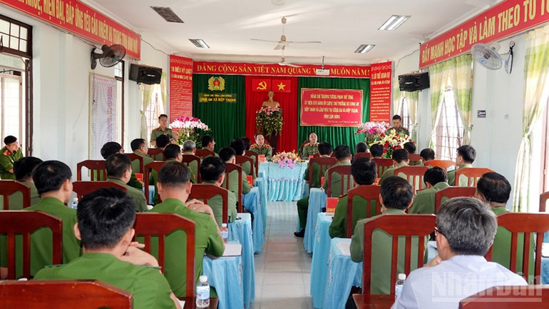 Quang cảnh buổi làm việc. ndo_br_2.jpg