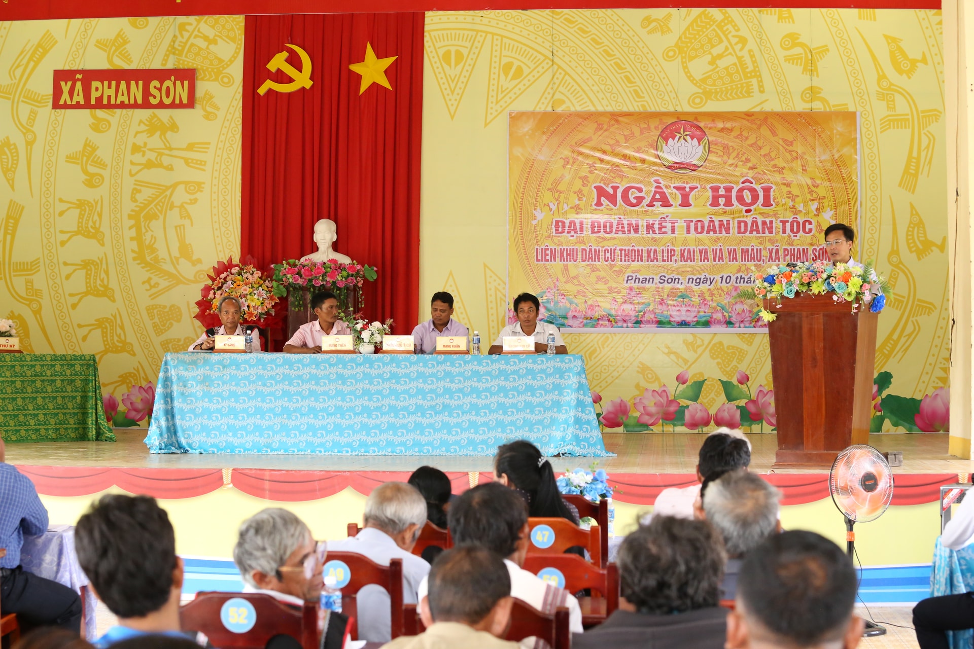 Kamerat Dinh Van Tuan talte på festivalen