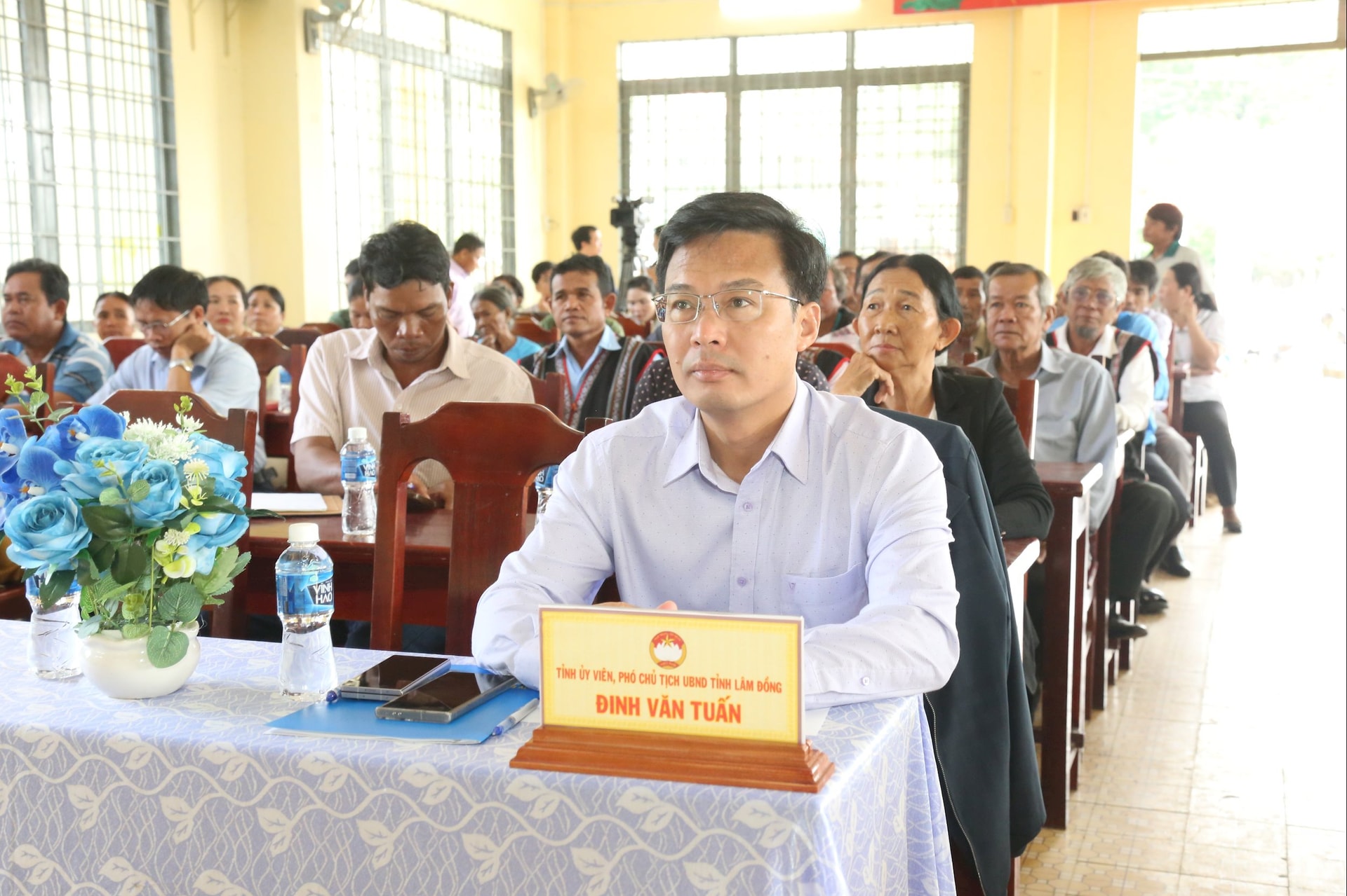 Kamerat Dinh Van Tuan, nestleder i den provinsielle folkekomiteen, deltok på den store enhetsdagen