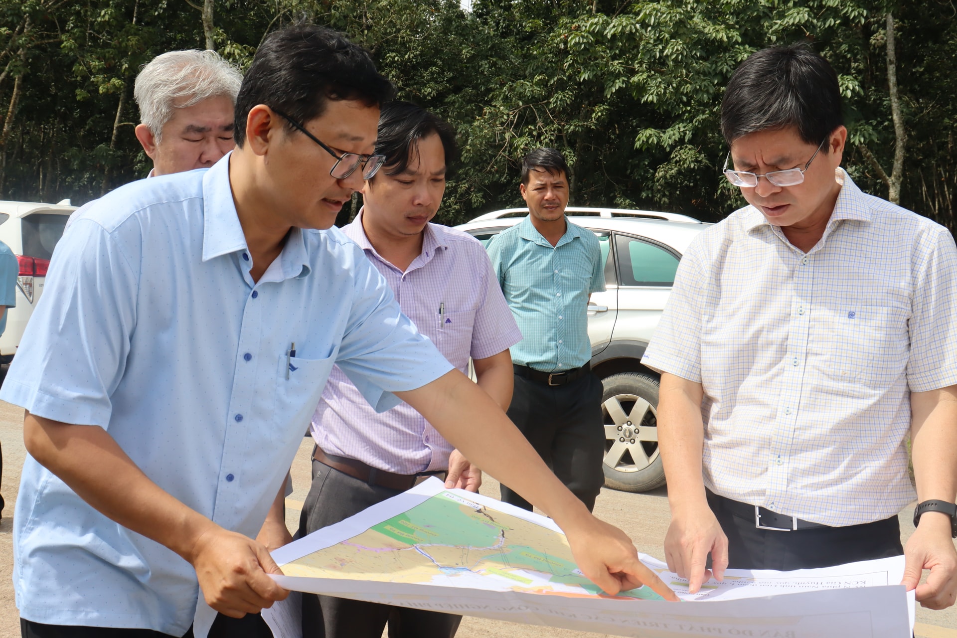 Kom een ​​inspectie uitvoeren op de locatie van Gia Huynh Industrial Park.