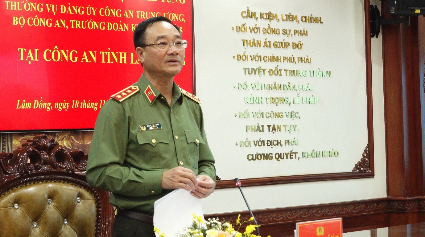 ທ່ານ​ລັດຖະມົນຕີ ຟ້າ​ມບິ່ງ​ມິ​ງ ກ່າວ​ຄຳ​ເຫັນ​ທີ່​ກອງ​ປະຊຸມ.jpg