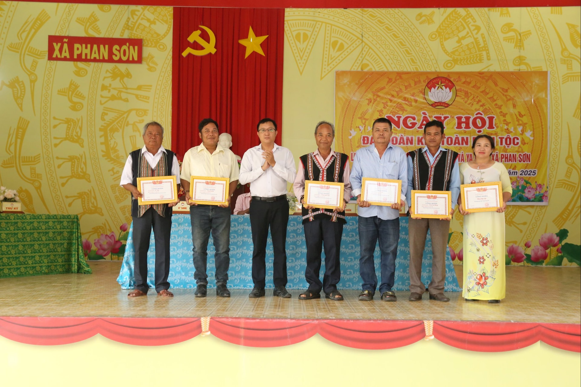 Tildeling av sertifikat for fremragende kulturfamilie