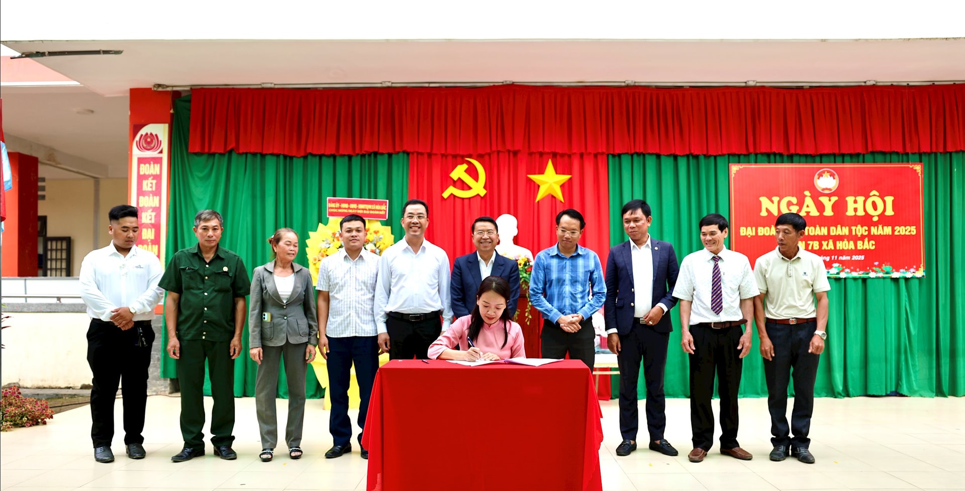 Fagforeningene i landsby 7B signerte emuleringspakten.