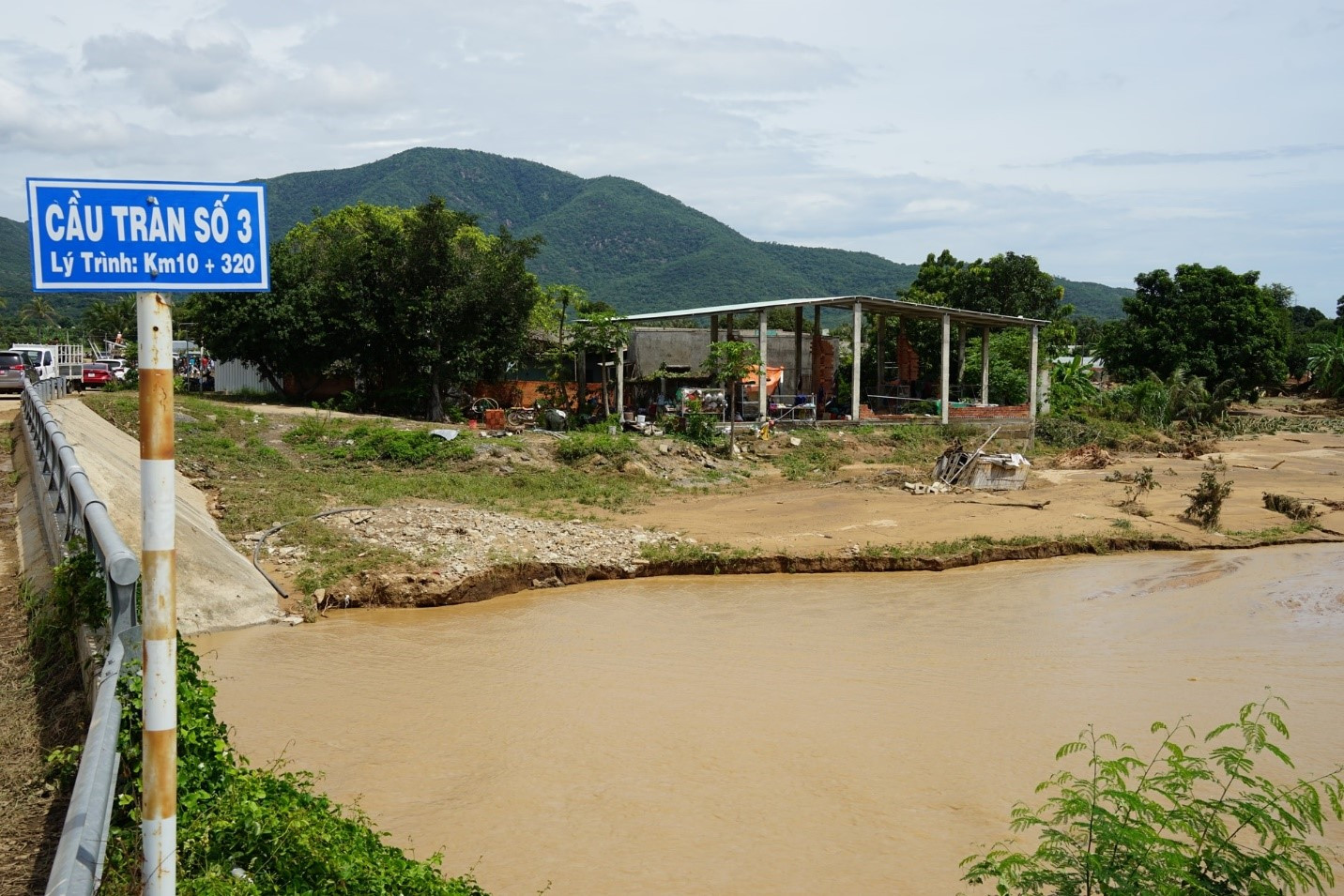 Cầu Tràn số 3, nơi từng hứng chịu lũ dữ tràn qua