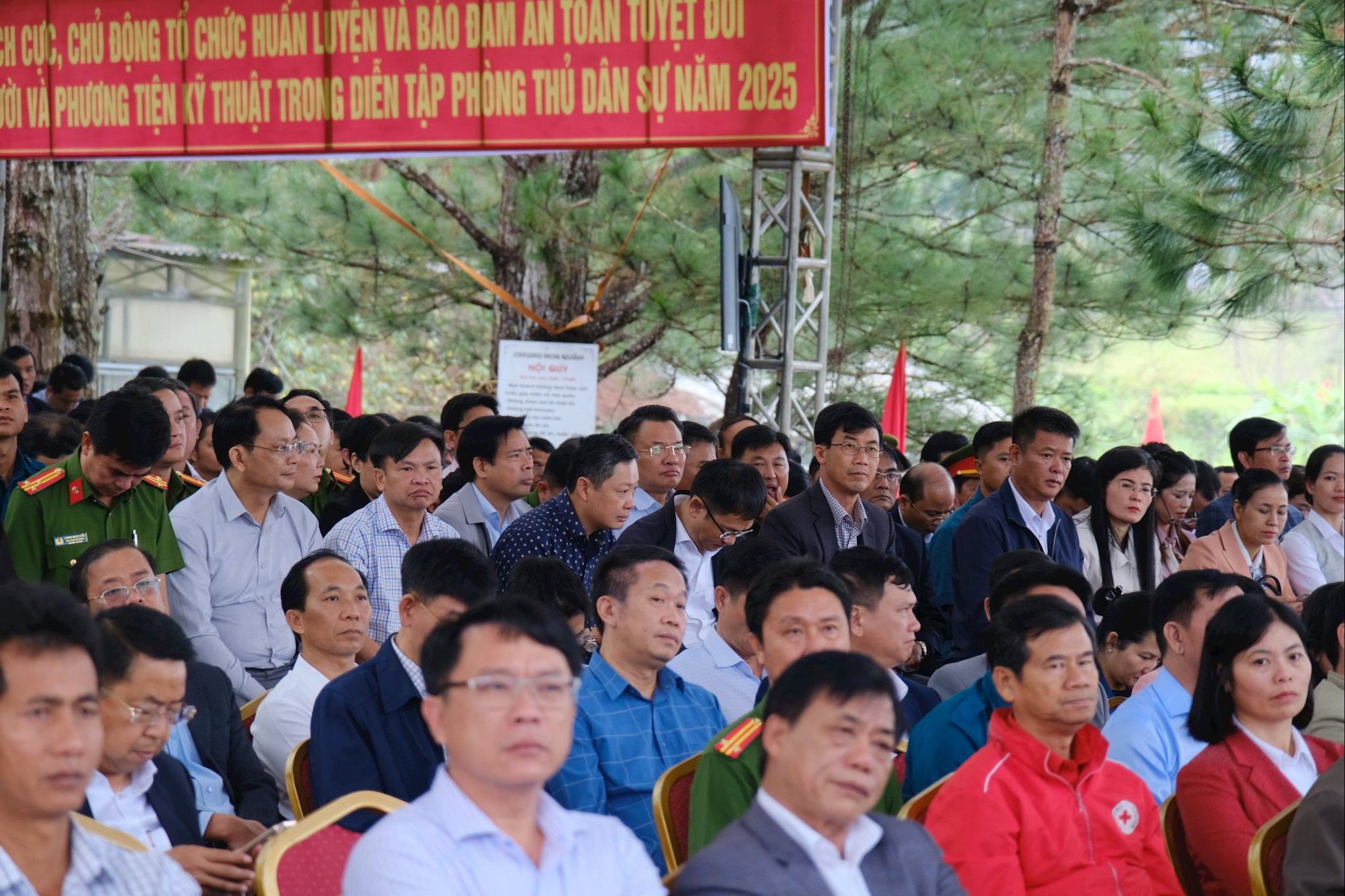 Đại biểu các xã, phường, đặc khu tham dự buổi diễn tập
