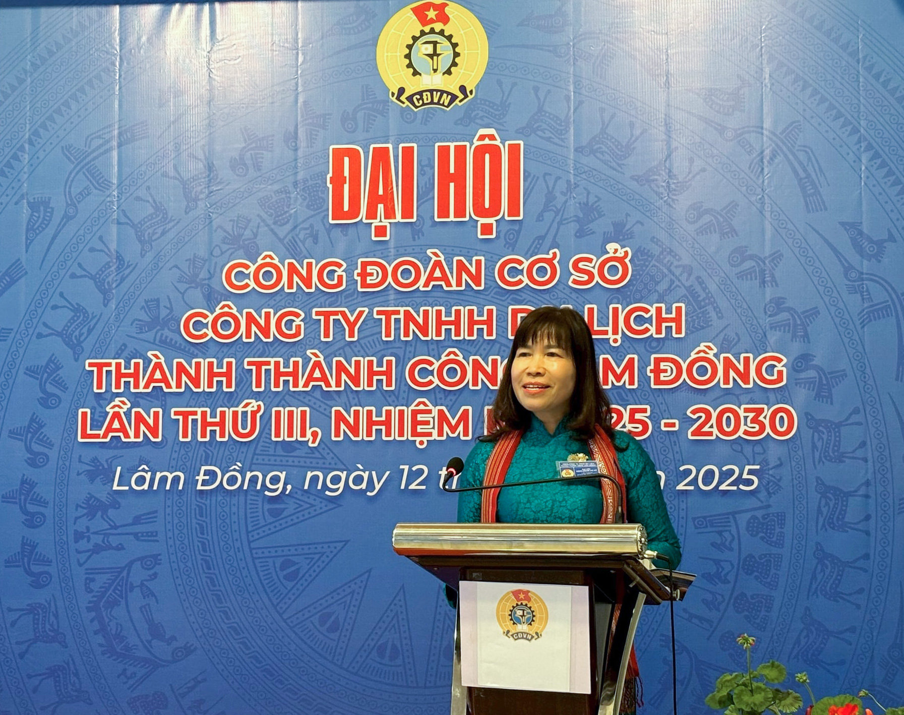dong-chi-ha-thi-hanh-dong-vien-doi-ngu-nguoi-lao-dong-doanh-nghiep-doan-ket-xay-dung-moi-quan-he-lao-dong-hai-hoa(1).jpg