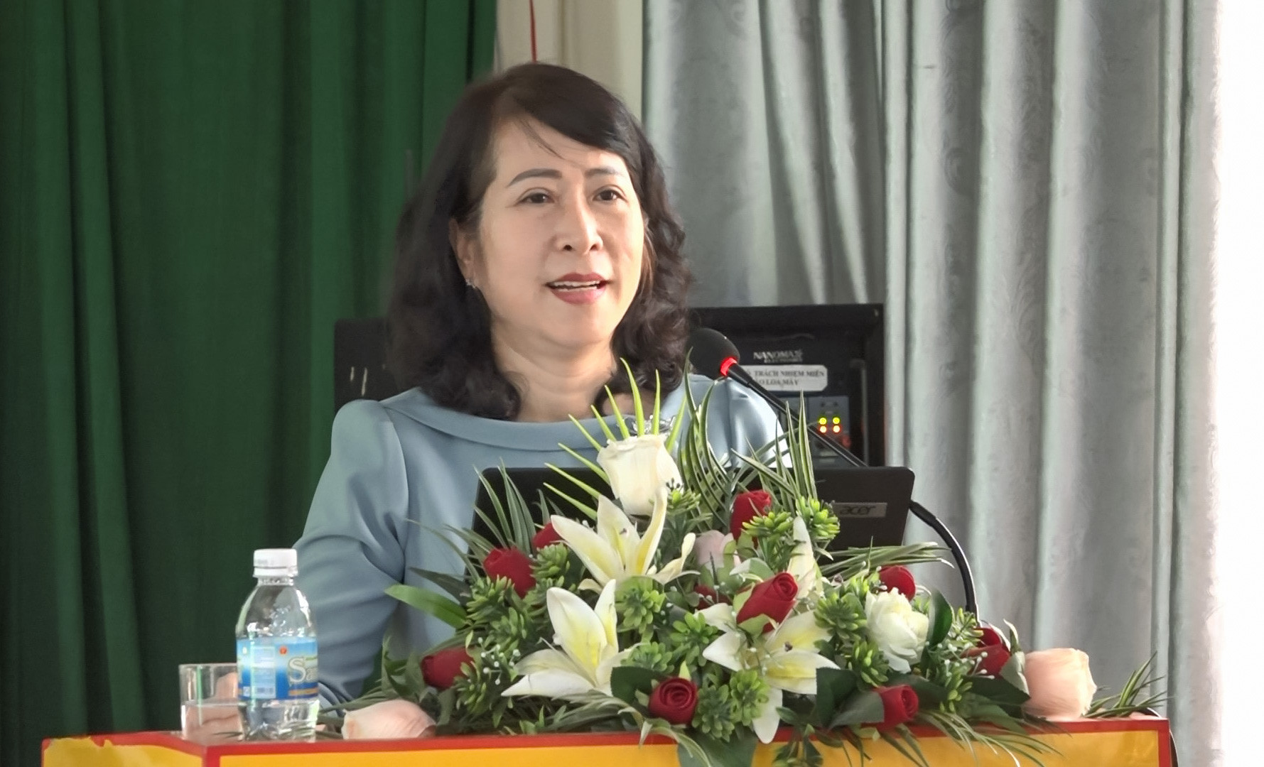 dong-chi-nguyen-thi-huong-pho-bi-thu-thuong-truc-dang-uy-xa-cu-jut-phat-bieu-khai-mac-lop-nhan-thuc-ve-dang(1).jpg