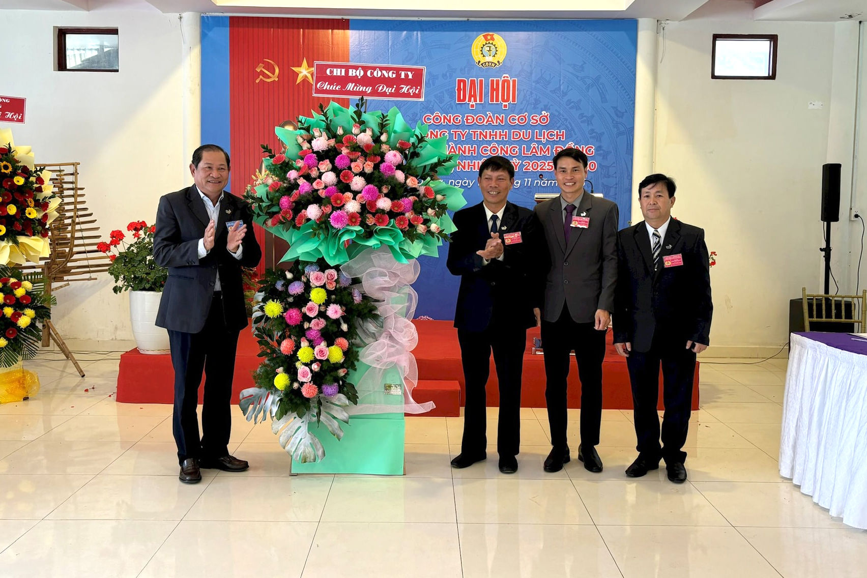 lanh-dao-cong-ty-tang-hoa-bch-cdcs(1).jpg