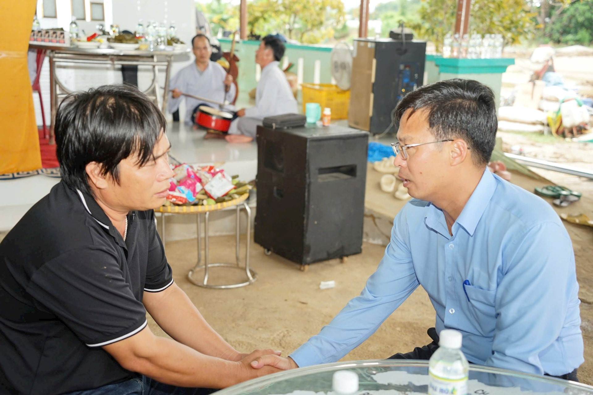 Phó Chủ tịch UBND tỉnh Lâm Đồng Đinh Văn Tuấn thăm, động viên gia đình nạn nhân tử vong do lũ quét