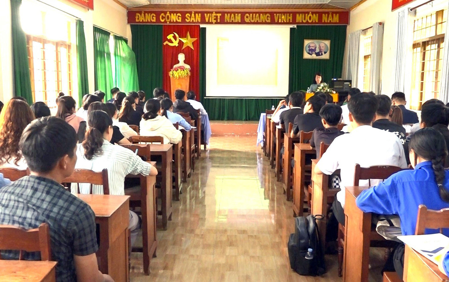 toan-canh-lop-nhan-thuc-ve-dang-tai-xa-cu-jut(1).jpg
