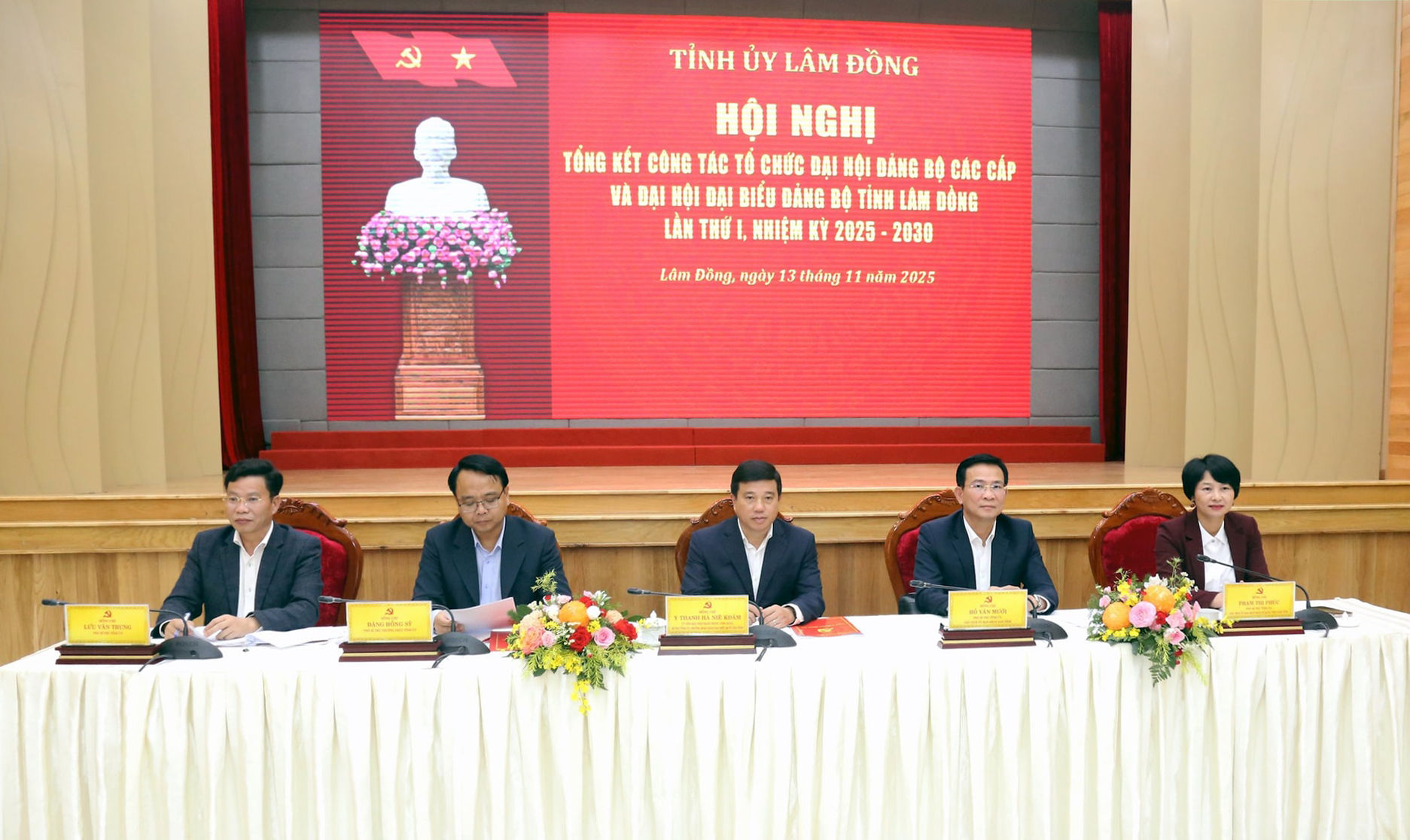 cac-dong-chi-trong-thuong-truc-tinh-uy-lam-dong-chu-tri-hoi-nghi-1-(2).jpg