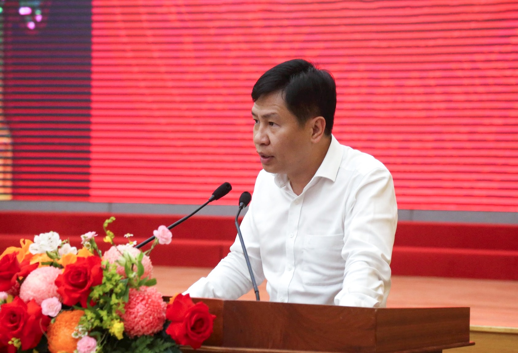 សមមិត្ត Vo Thanh Cong ត្រូវបានដកហូតកិត្យានុភាពក្នុងនាមជាសមាជិករដ្ឋសភាវិទ្យាសាស្ត្រ និងបច្ចេកវិទ្យា ហើយបានរាយការណ៍អំពីសុន្ទរកថារបស់គាត់នៅក្នុងសមាជលើកទី 1 (1).jpg