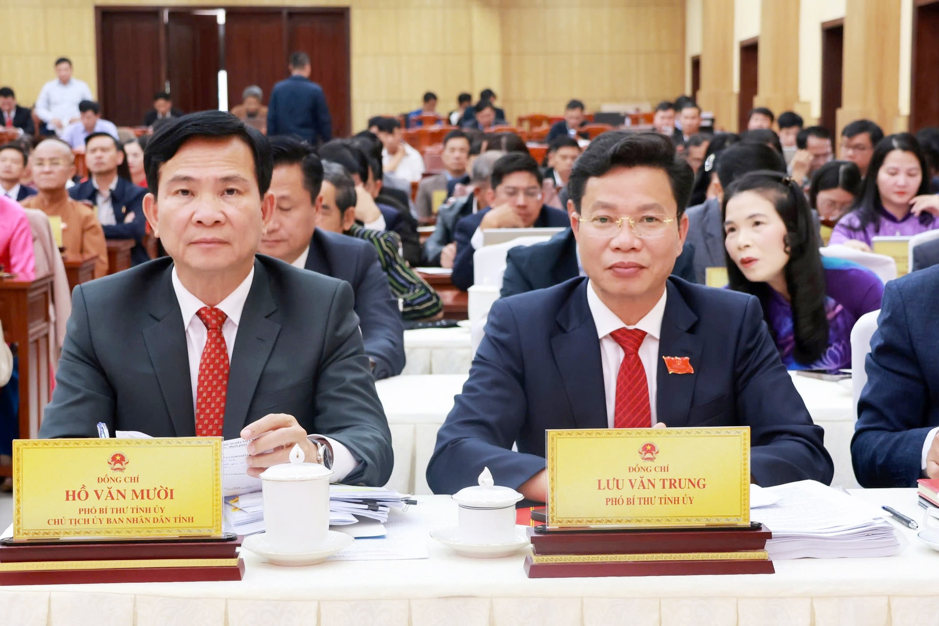 1 Các đồng chí lãnh đạo tỉnh tham dự Kỳ họp