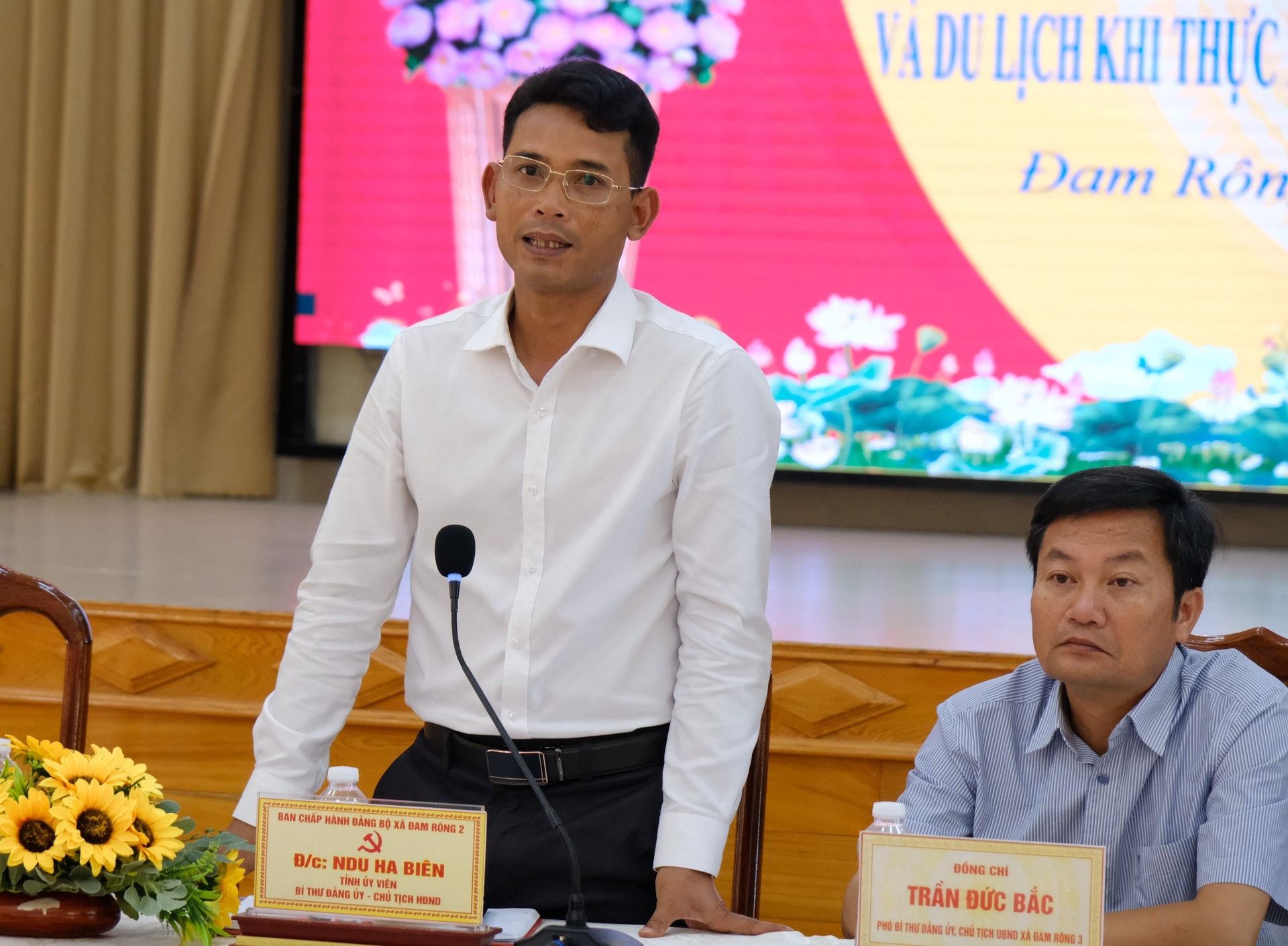 Kamrat Ndu Ha Bien, partisekreterare för Dam Rong 2 kommun