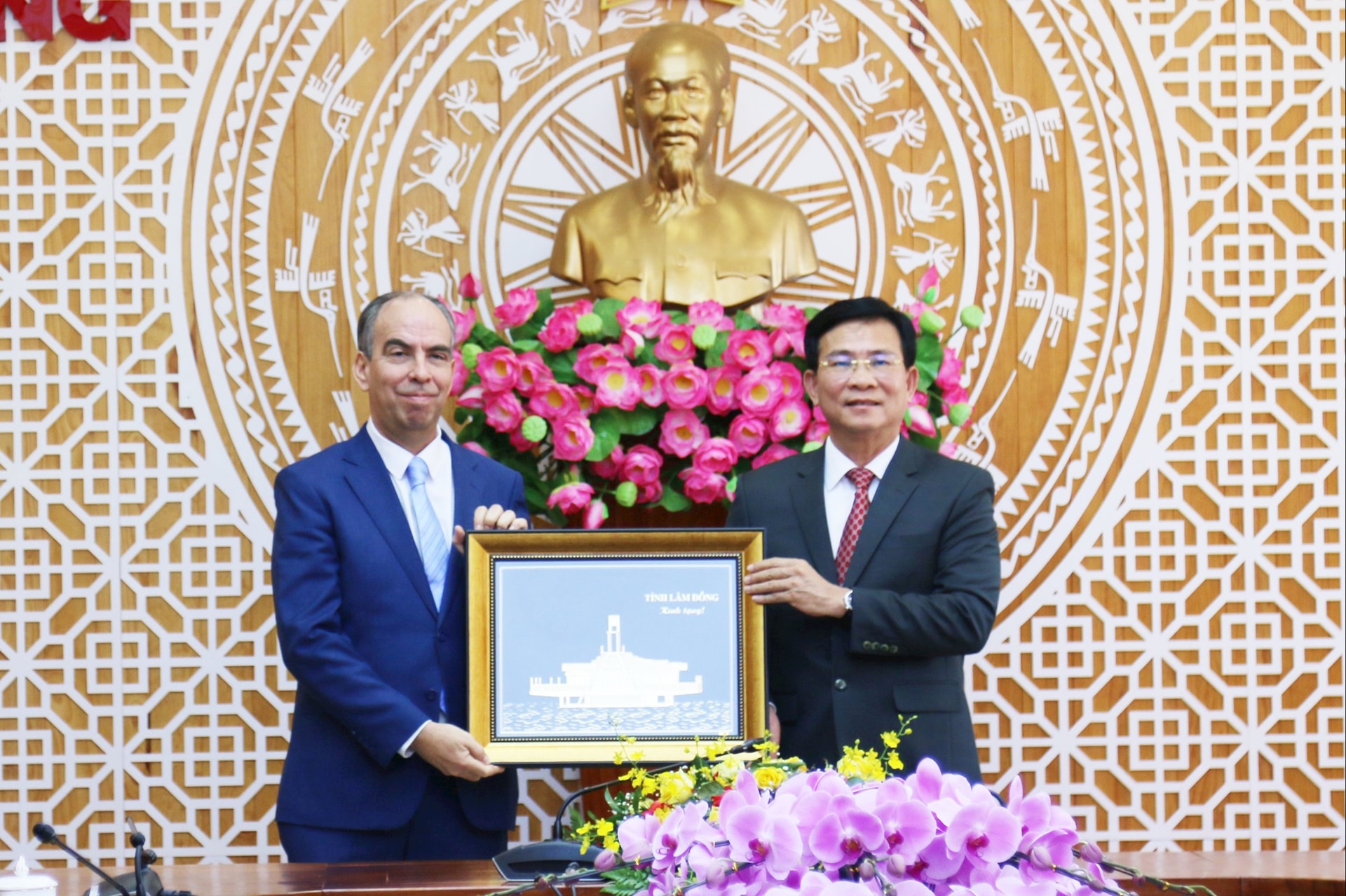 hình lưu niệm