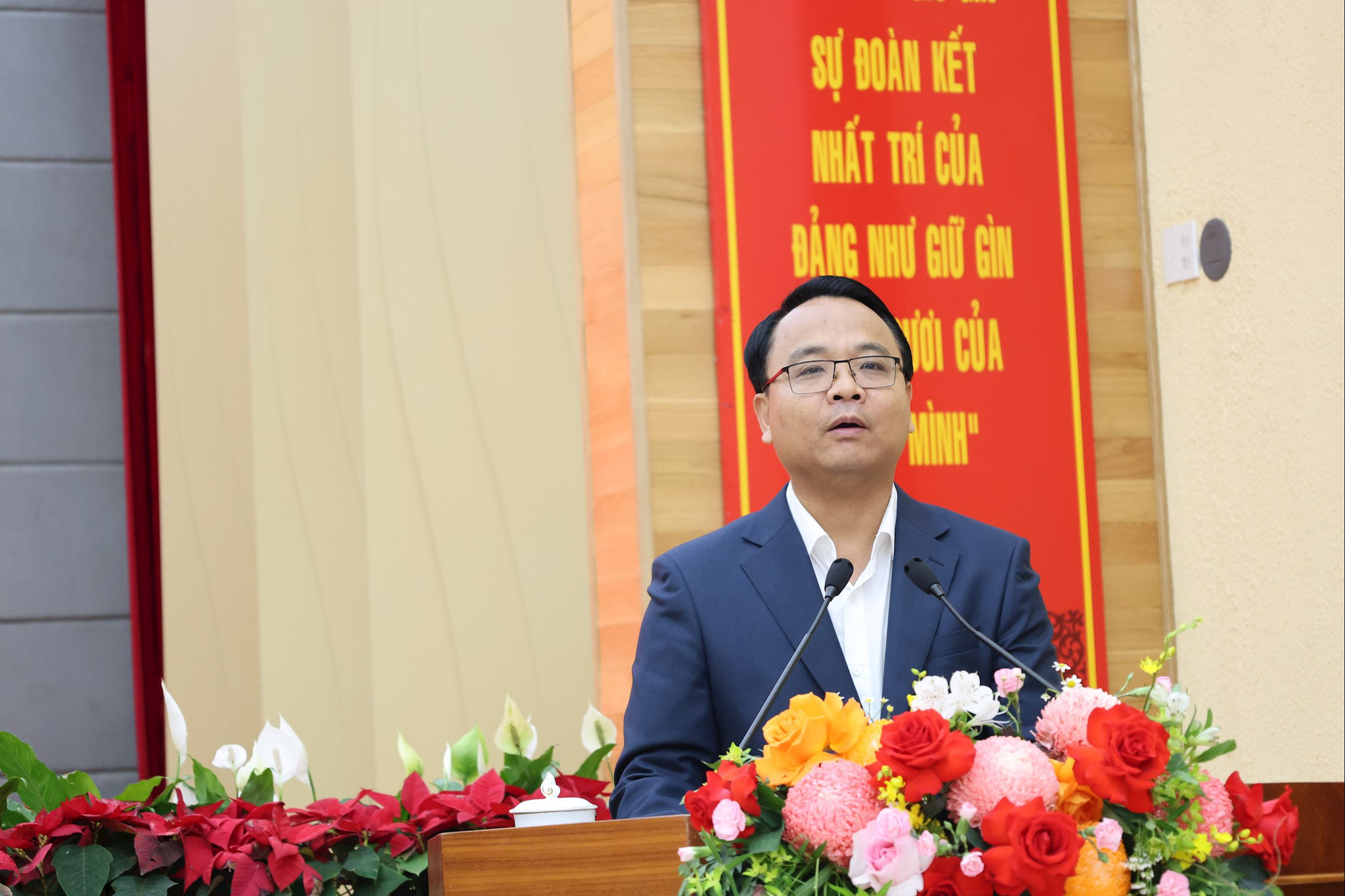Đồng chí Đặng Hồng Sỹ, Phó Bí thư Thường trực Tỉnh ủy quán triệt chuyên đề tại ội nghị
