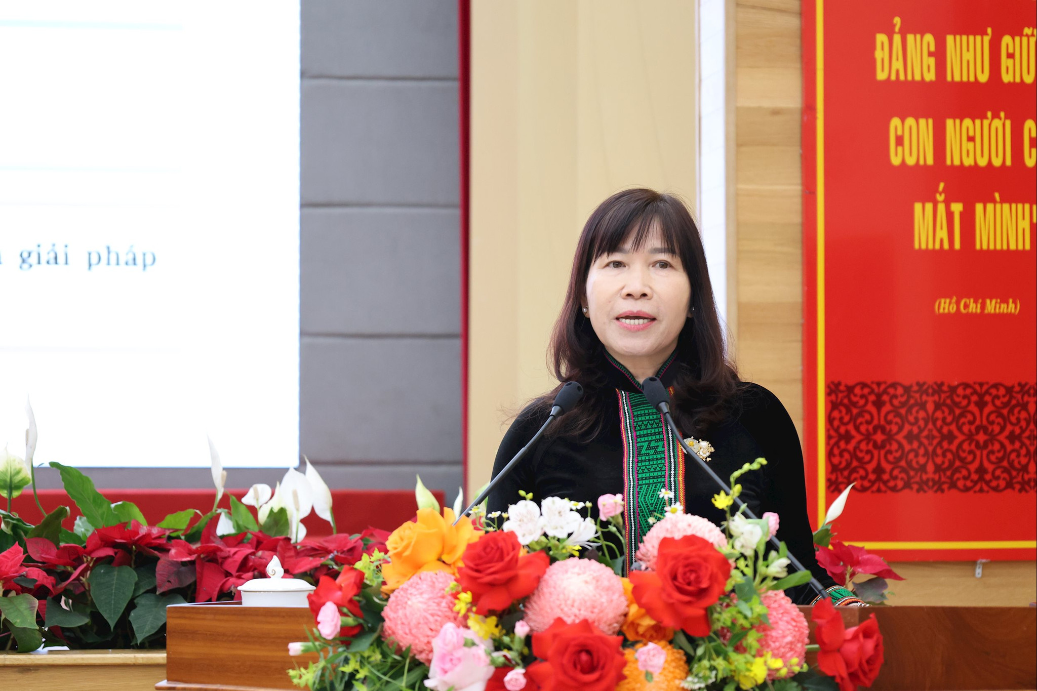 Đồng chí Hà Thị Hạnh, Ủy viên Ban Thường vụ Tỉnh ủy, Phó Chủ tịch Ủy ban MTTQ Việt Nam tỉnh quán triệt một số nội dung Chương trình hành động của Ủy ban MTTQ Việt Nam tỉnh thực hiện Nghị quyết Đại hội Đảng bộ tỉnh