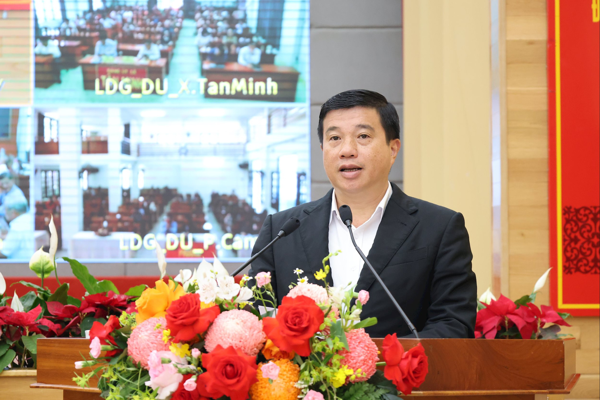 Đồng chí Y Thanh Hà Niê Kđăm, Ủy viên Ban Chấp hành Trung ương Đảng, Bí thư Tỉnh ủy, Trưởng đoàn ĐBQH tỉnh phát biểu chỉ đạo tại ội nghị