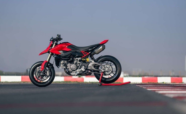 glo-ducati-hypermotard-v2-2026-4.jpg