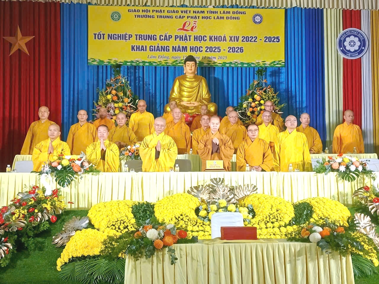 Các vị cao tăng chủ trì lễ trao bằng tốt nghiệp