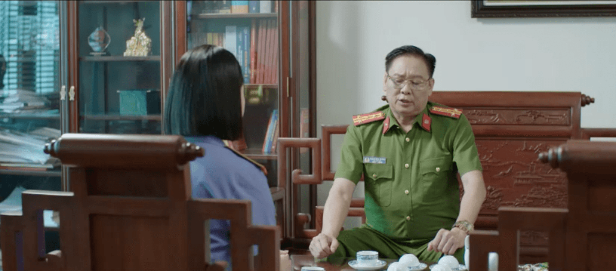 Ông Quýnh trao đổi riêng với Hằng Thu về những nghi vấn lớn hơn.